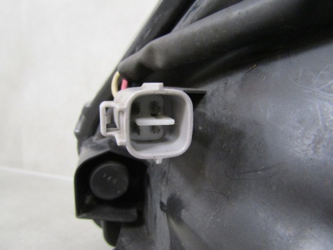 LAMPA PRZÓD TOYOTA AVENSIS T27 III ZWYKŁA SOCZEWKA RH PRAWA 09-11 H279GR-DE