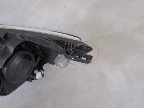 LAMPA PRZÓD RENAULT KADJAR ZWYKŁA SOCZEWKA + LED 15-18 RH HELLA 011.770-86