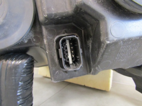 LAMPA PRZÓD RENAULT MASTER III LIFT ZWYKŁA 19-24 RH PRAWA 260105567R