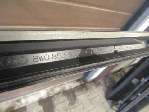 Listwa progowa prawa Audi A4 B9 8W0 S-Line 19 Lift