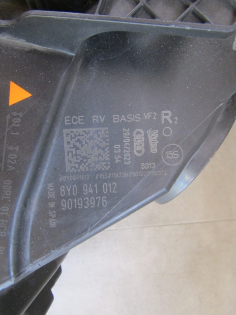 LAMPA PRZÓD AUDI A3 8Y0 LED 20- RH PRAWA 8Y0941012