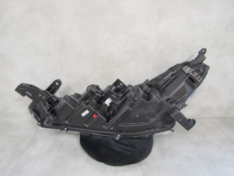 LAMPA PRZÓD TOYOTA COROLLA CROSS FULL LED 20- RH PRAWA HASCO 16-184