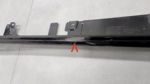 Listwa progowa prawa BMW 1 F40 2 F44 19- próg