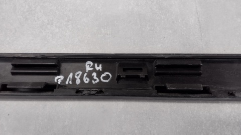 Listwa progowa prawa VW Golf 8 5H0 R Line HB 19-