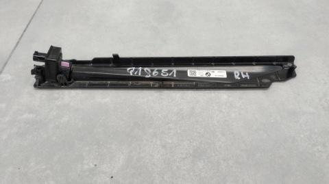 Slizg mocowanie Lampki progu RH + LED prawy listwy progowej BMW G22 G26