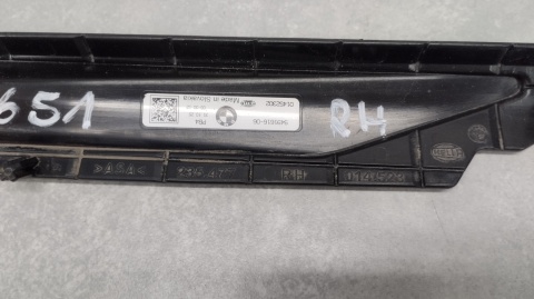 Slizg mocowanie Lampki progu RH + LED prawy listwy progowej BMW G22 G26