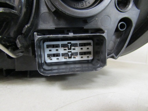 LAMPA PRZÓD VOLVO C30 ZWYKŁA SOCZEWKA 06-09 RH PRAWA 31214538