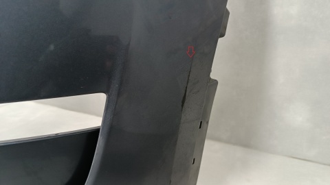 Zderzak przód przedni Tesla Y 20- / + halogen