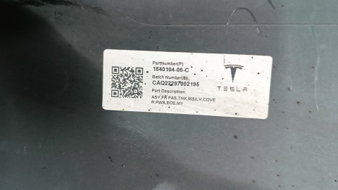 Zderzak przód przedni Tesla Y 20- / + halogen
