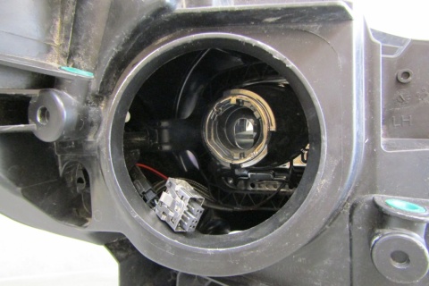 LAMPA PRZÓD TOYOTA PROACE 2 II KSENON NIESKRĘTNY 16-23 LH 9808589980-00