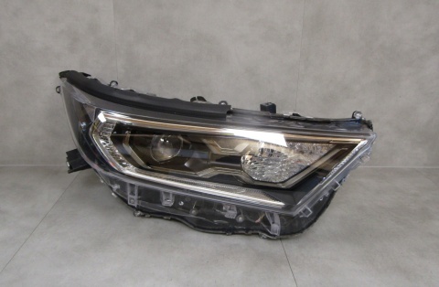 LAMPA PRZÓD TOYOTA RAV4 IV 5 V LED 19-21 RH PRAWA