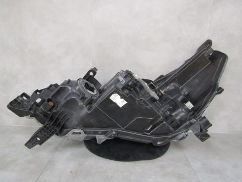 LAMPA PRZÓD TOYOTA HILUX 8 VIII LIFT ZWYKŁA 20- RH