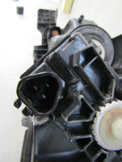 LAMPA PRZÓD TOYOTA HILUX 8 VIII LIFT ZWYKŁA 20- RH