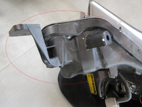 LAMPA PRZÓD LEXUS IS III KSENON NIESKRĘTNY RH PRAWA 13-16