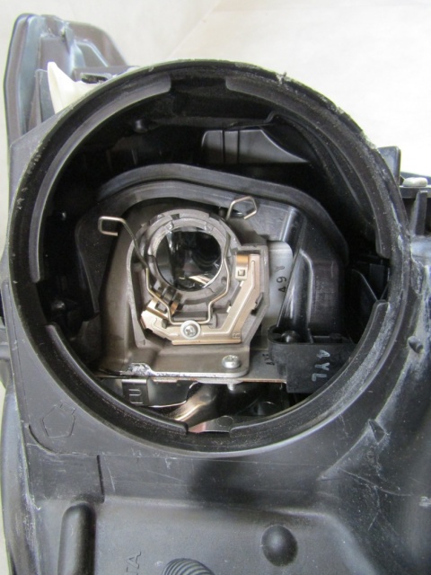 LAMPA PRZÓD LEXUS IS III KSENON NIESKRĘTNY RH PRAWA 13-16