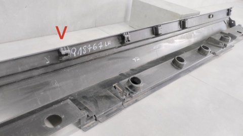 Listwa progowa lewa LEXUS ES VII 18- XZ10 75860-33140