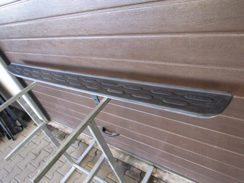 Próg lewy Land Rover Discovery 5 17- stopień lewa