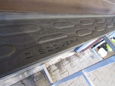 Próg lewy Land Rover Discovery 5 17- stopień lewa