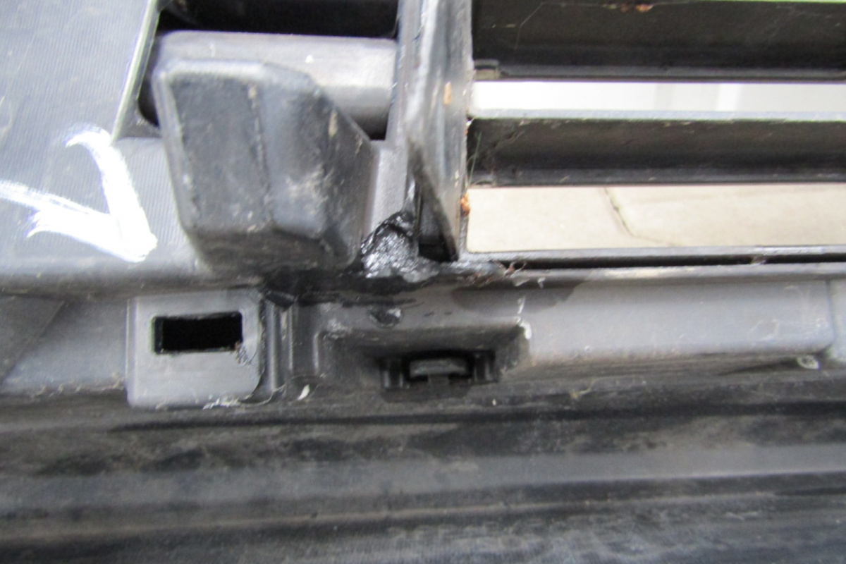 Zderzak przedni Toyota Prius PLUG-IN Hybryda 12-16