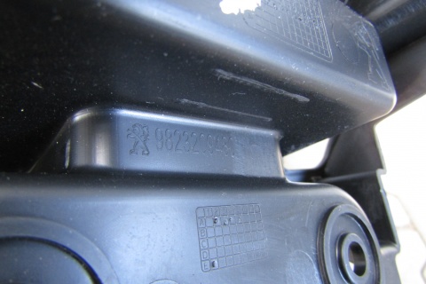 ŚLIZG ZDERZAKA PEUGEOT 208 II TYŁ LEWY 9823209480
