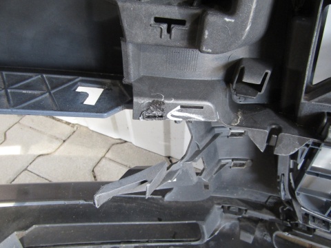 Zderzak przód przedni Audi Q7 4L0 05-09