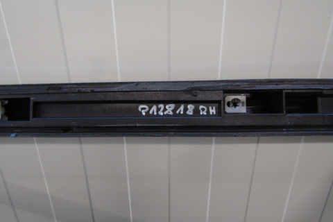 Listwa progowa prawa Audi A1 S line 82A 17- S1
