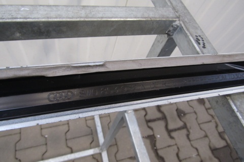 Listwa progowa prawa Audi A4 B9 8W0 S-Line 19 Lift
