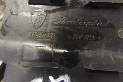 Kratka zaślepka lewa zderzak przód LAMBORGHINI AVENTADOR ROADSTER 11-