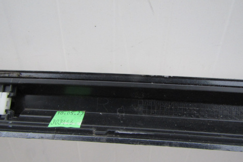 Listwa progowa prawa Audi A4 B9 8W0 S-Line 19 Lift
