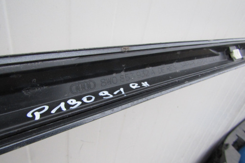Listwa progowa prawa Audi A4 B9 8W0 S-Line 19 Lift