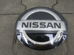 Znaczek emblemat logo pod radar grill przód Nissan Qashqai 2 J11 17- lift