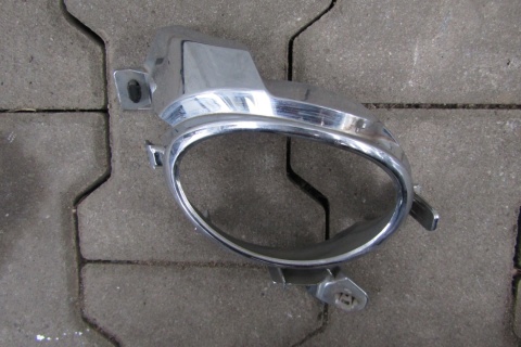 Ramka chrom obudowa halogen prawa LEXUS IS 250C 13- LIFT