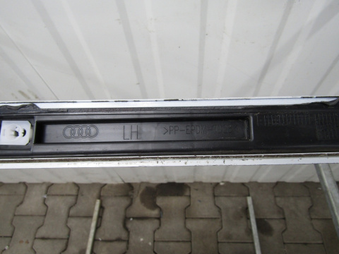 Listwa progowa lewa Audi A1 S line 82A 17- S1
