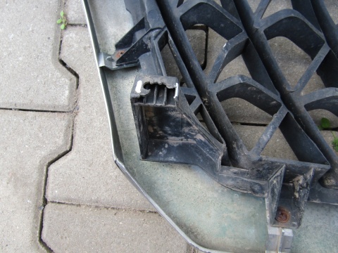 Grill atrapa zderzak przód MITSUBISHI PAJERO SPORT 98-2002