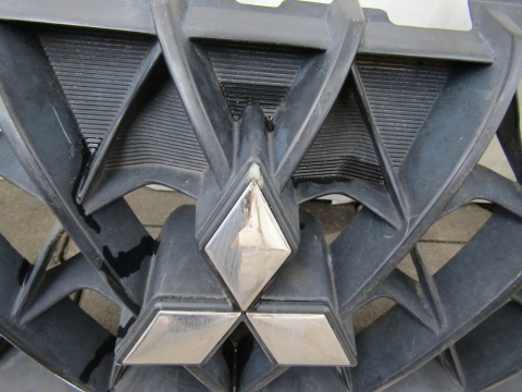 Grill atrapa zderzak przód MITSUBISHI PAJERO SPORT 98-2002