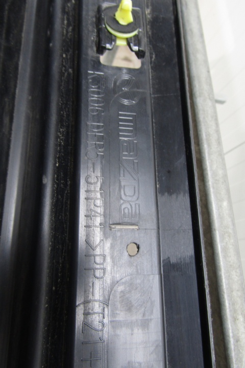 Listwa progowa prawa Mazda CX30 CX-30 19- K3006