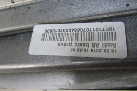 Listwa progowa prawa Audi A6 C8 4K0 nakładka 18-