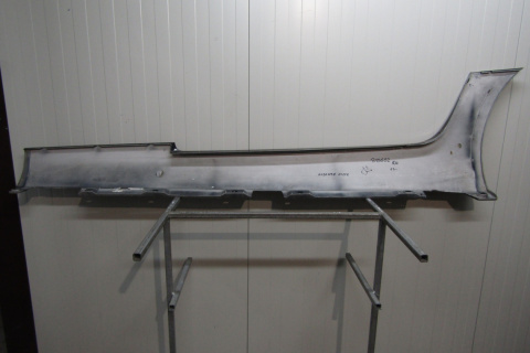 Listwa progowa prawa Mercedes GT 14-21 AMG C190 6980454