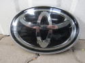 Znaczek emblemat logo pod radar grill przód TOYOTA HILUX 8 VIII 15-19