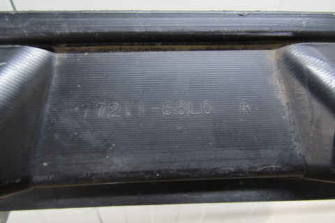 Listwa progowa prawa Suzuki Swift V 10-17 77211-68L0