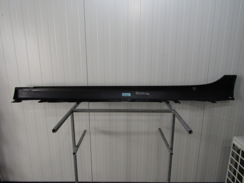 Listwa progowa prawa BMW 1 F40 2 F44 19- próg