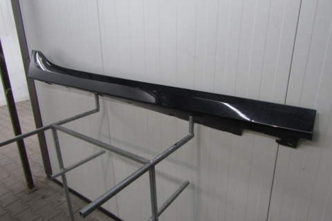 Listwa progowa prawa BMW 1 F40 2 F44 19- próg