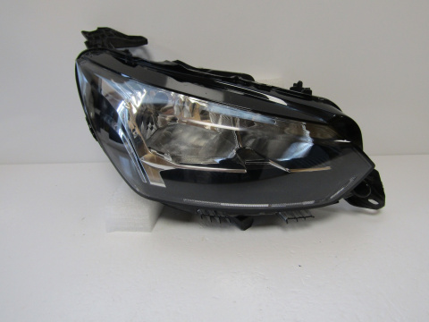 LAMPA PRZÓD PEUGEOT 208 II 2 2008 II 2 ZWYKŁA 19-23 RH 9827621380