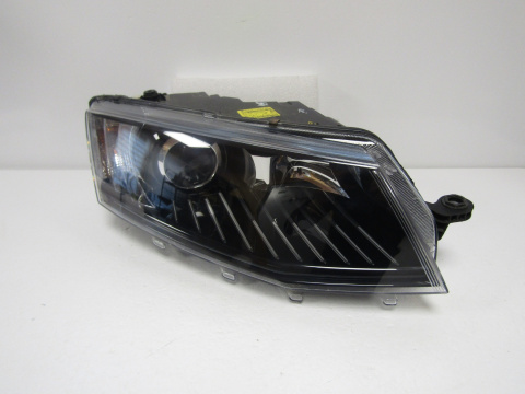 LAMPA PRZÓD SKODA OCTAVIA 3 III KSENON SKRĘTNY 12-16 RH 5E1941016B