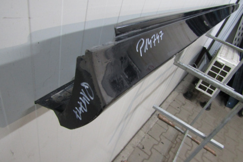 Listwa progowa prawa Mercedes E 213 AMG sedan Kombi