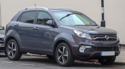 Górna listwa lewa lampy przeciwmgielnej SsangYong Korando II Lift 7877034500 17-