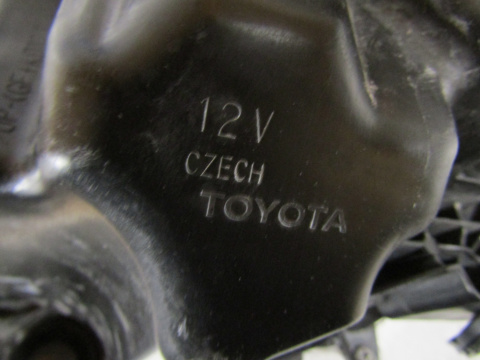LAMPA PRZÓD TOYOTA YARIS 4 IV ZWYKŁA SOCZEWKA 20- / MAZDA 2 22- RH