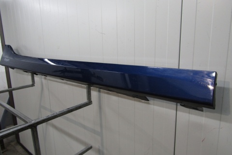 Listwa progowa prawa BMW 1 F40 2 F44 19- próg