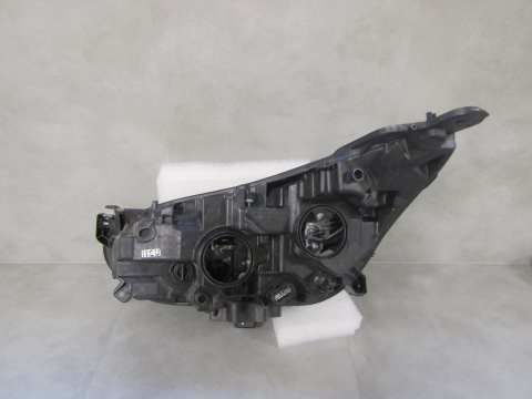 LAMPA PRZÓD FORD SMAX II ZWYKŁA SOCZEWKA RH 15-