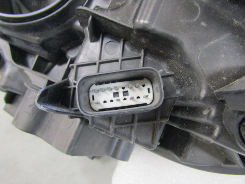 LAMPA PRZÓD FORD SMAX II ZWYKŁA SOCZEWKA RH 15-